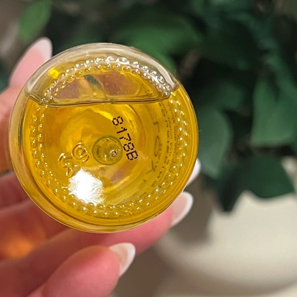 LOVE HAIR • NOURISHING OIL - Picture 2 of 3